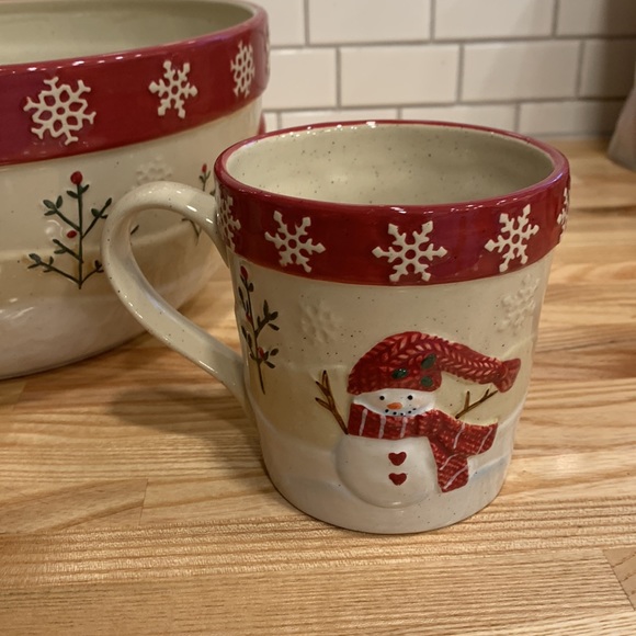 NWOT beautiful mixing bowl and matching mugs, $25 - Picture 3 of 6